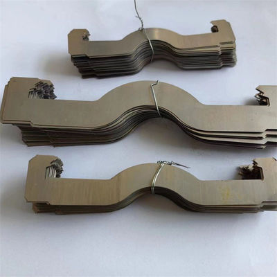 Đường ống mạ kẽm có thể tùy chỉnh Clip mùa xuân Bề mặt nhẵn