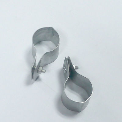 Móc treo ống mạ kẽm chống oxy hóa OEM Kẹp ống luồn dây điện mạ kẽm